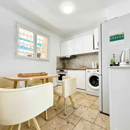 Les Naiades Apartment *