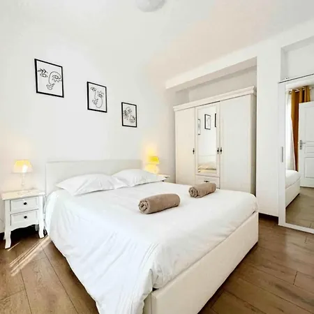 Les Naiades Apartament *