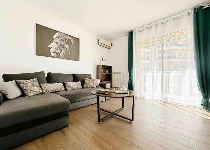 Les Naiades Apartment *