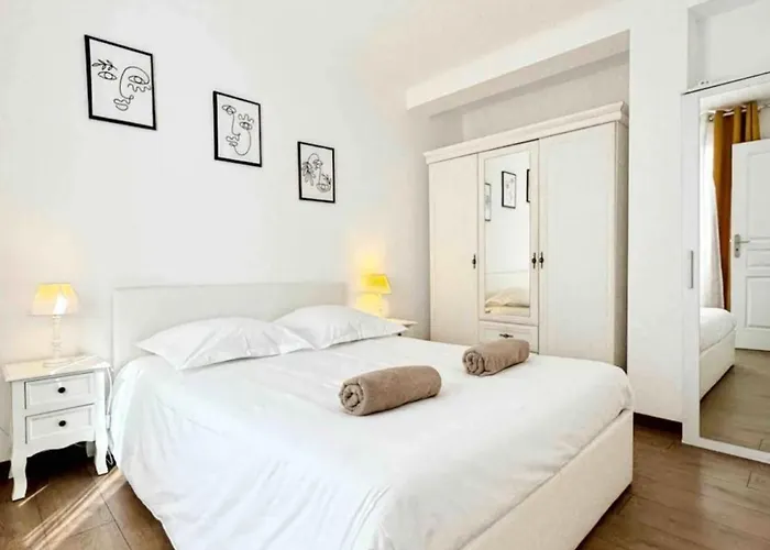 Les Naiades Apartment *